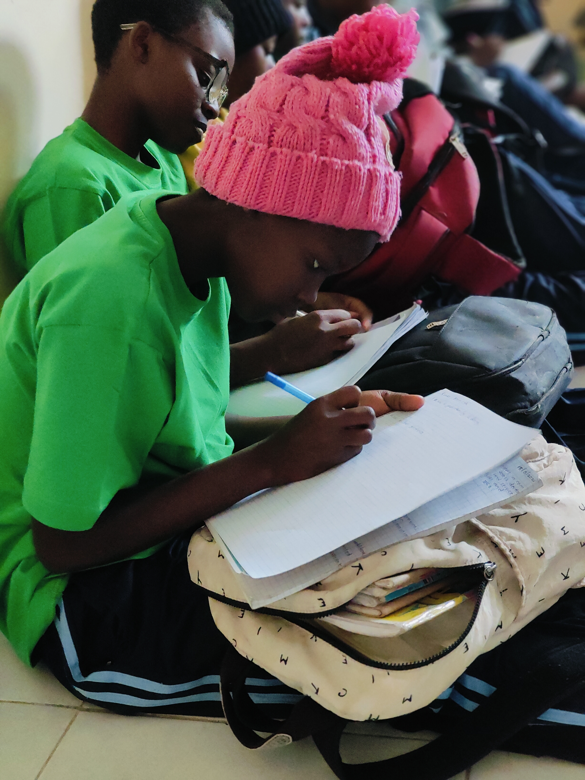 Si studia con cappello indossato