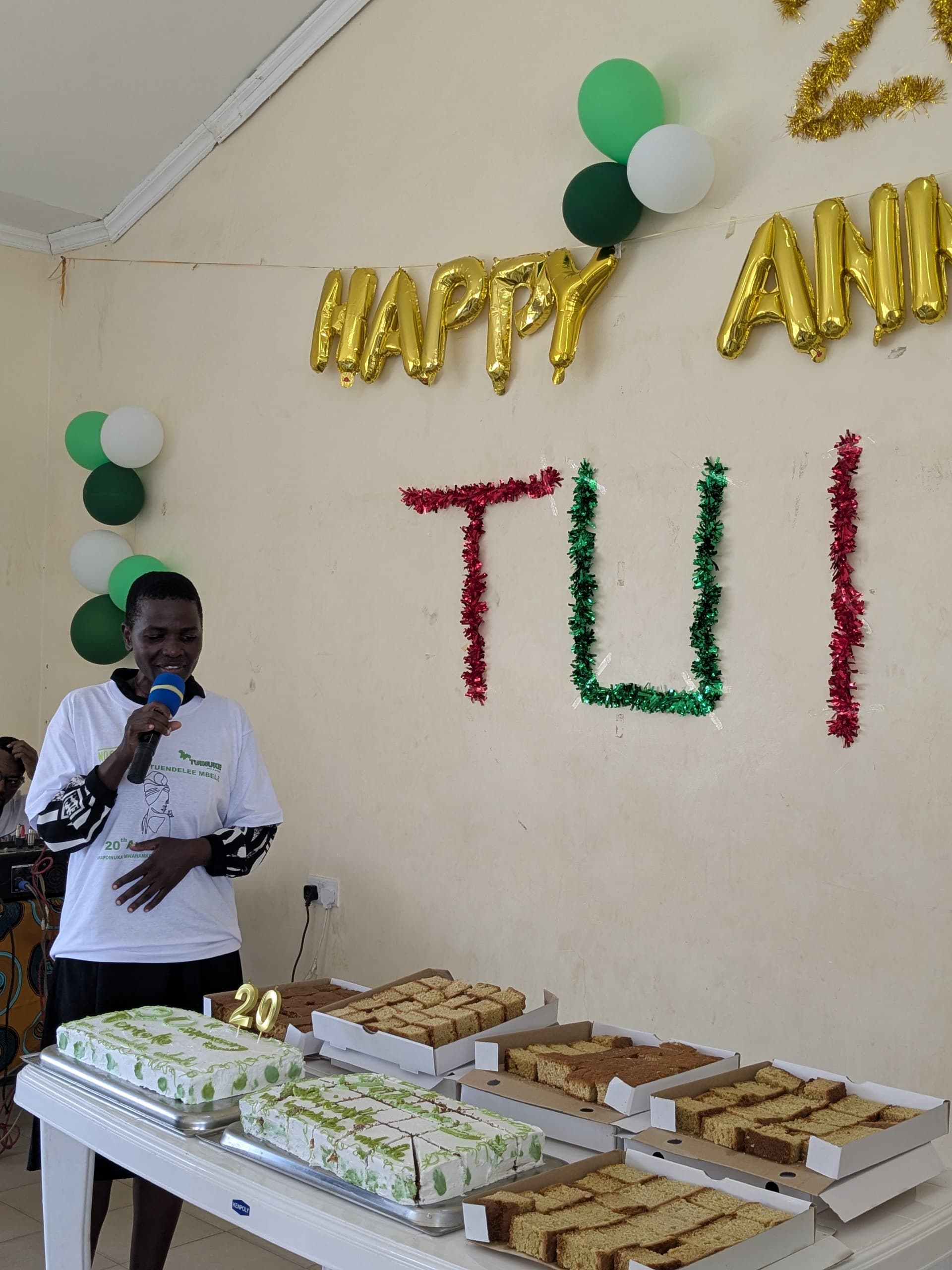 Tuinuke, ecco Rosemary ai gfesteggiamenti del ventennale