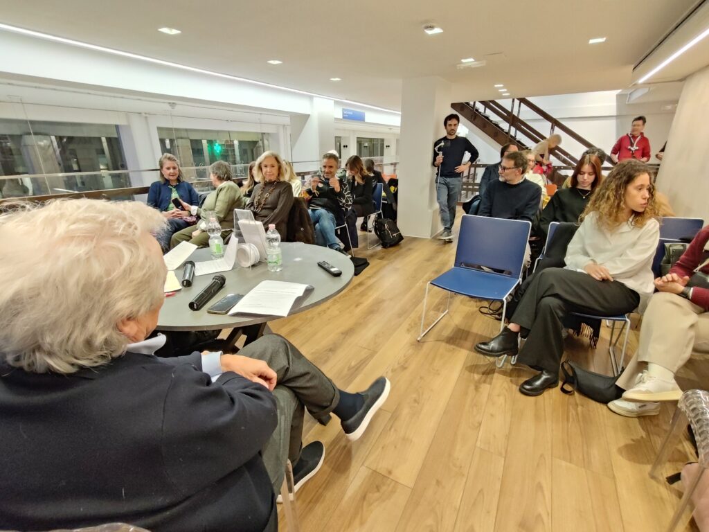 La Libreria Hoepli alcuni minuti prima dell'avvio dell'incontro dedicato al libro 'Il secolo africano'